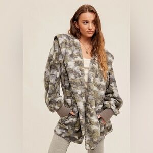 M8. NEW MYSTREE Cozy Camouflage Oversized Fleece Hoodie Jacket Gray Green OS